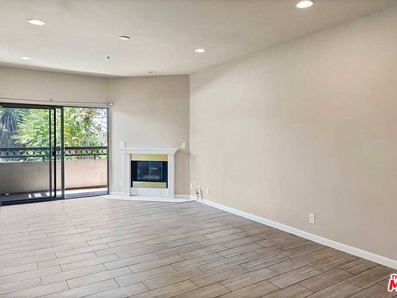 2nd image of 5319 Lindley Ave Unit 302