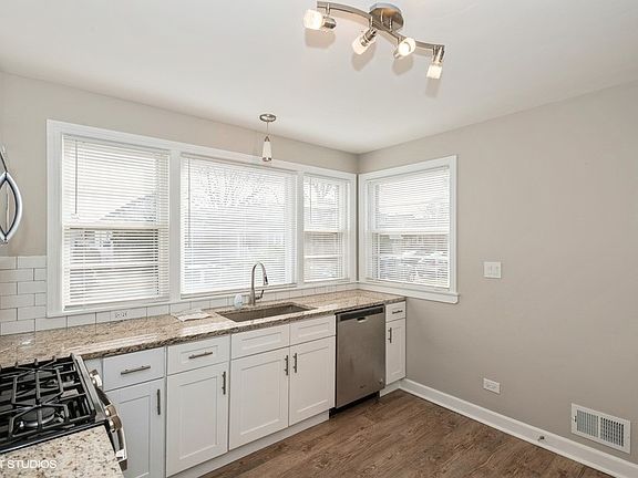 5th image of 2646 N Melvina Ave