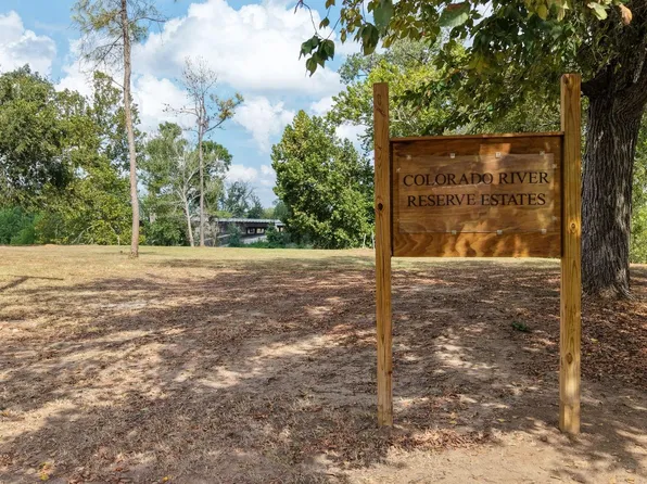 926 Robson St, Columbus, TX 78934