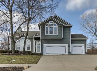 7218 Pflumm Rd, Shawnee, KS 66216