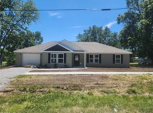 402 E Bird St, Hamilton, MO 64644