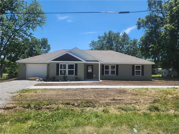 402 E Bird St, Hamilton, MO 64644