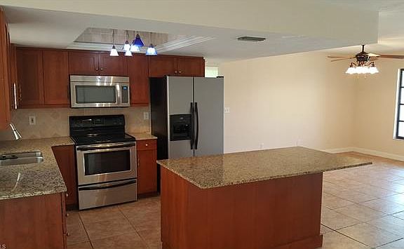 2nd image of 611 SW 27th St