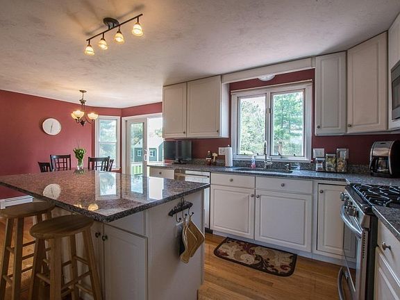 5th image of 7 Beaumonts Pond Dr
