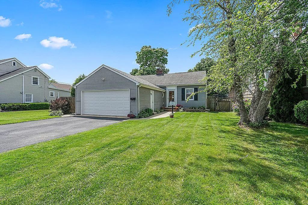 30 Saint George Pl photo 1