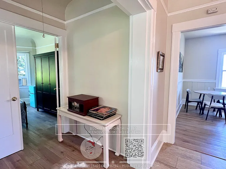 Large top floor 3 bedroom fully furnished walking distance to UC Berkeley Campus! — Photo 2