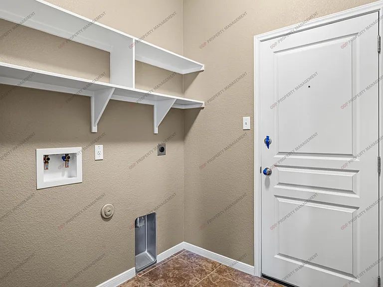 5607 Blackstone Dr — Photo 9