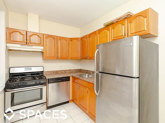 2nd image of 845 W Cornelia Ave APT 1E