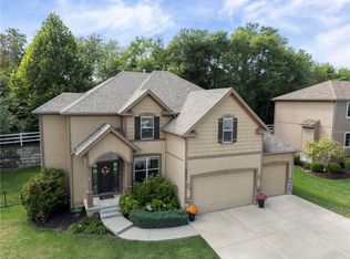 5862 National Dr, Parkville, MO 64152