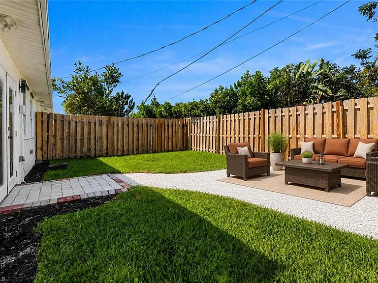 4525 Fluvia Ave — Photo 21