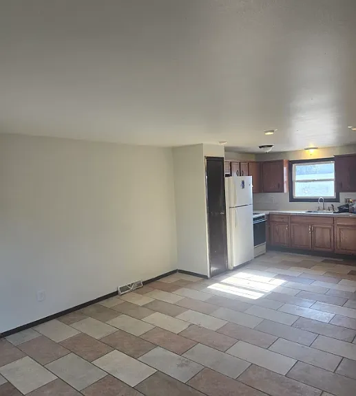 582 Spinnaker Ln — Photo 2