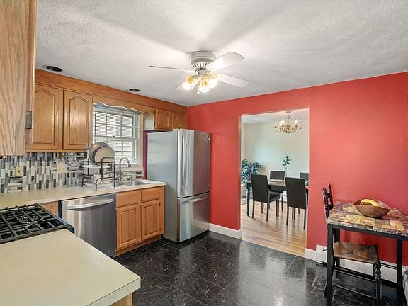 3rd image of 42 Rockland Ave