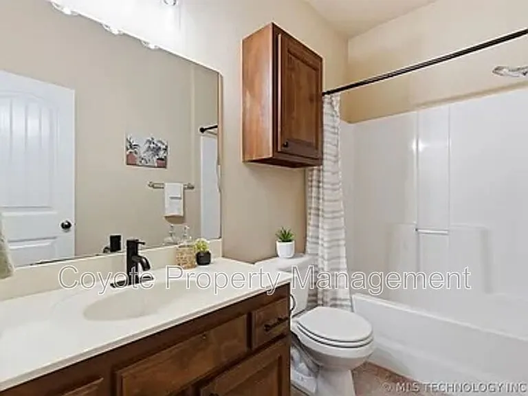 2809 N Fern Ave — Photo 19