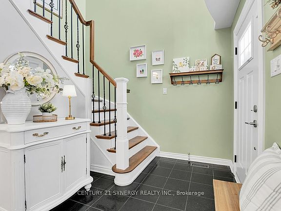 5th image of 25 Waterton Cres