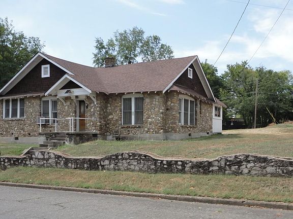 3rd image of 1148 Pleasant St