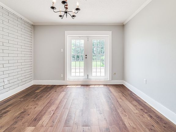 3rd image of 12 Town East Dr