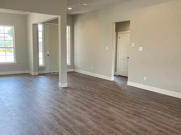3rd image of 1700 Timber Oaks Dr