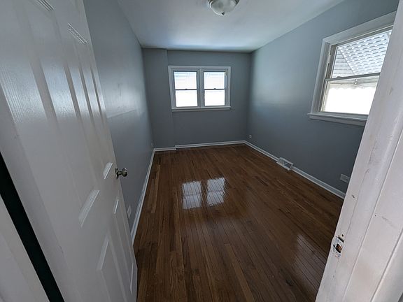 5th image of 4419 S Leclaire Ave
