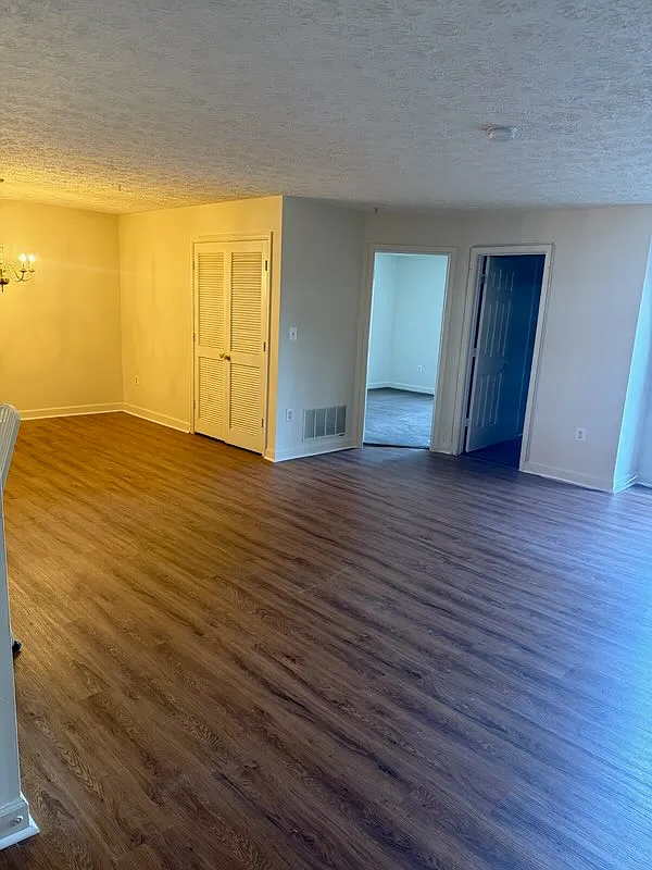 2 bed, 1200 sqft, $2,200 — Photo 4