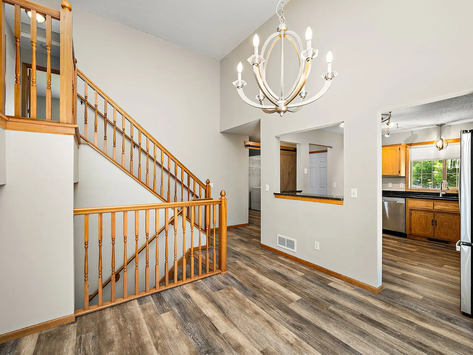 3 bed, 1958 sqft, $2,600 — Photo 3
