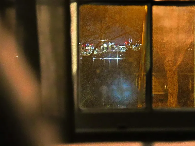 Fall asleep to the twinkling lights of Downtown Nashville