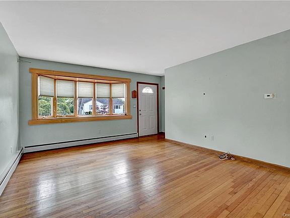4th image of 9 Mid Oaks Dr