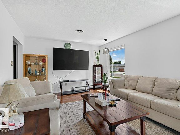 4th image of 6916 92a Ave NW