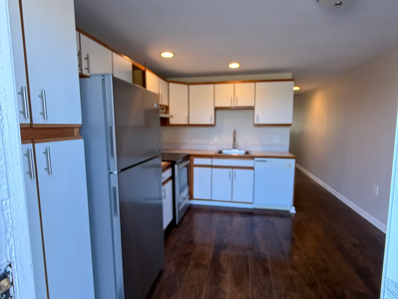 2 bed, 1.5 bath, 858 sqft, $1,295 — Photo 2
