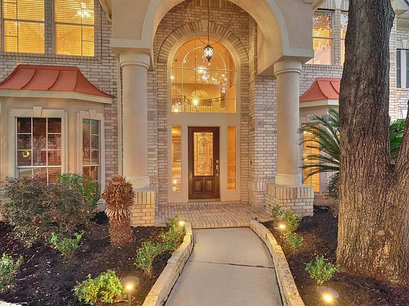 5th image of 6 Bentley Park Ct