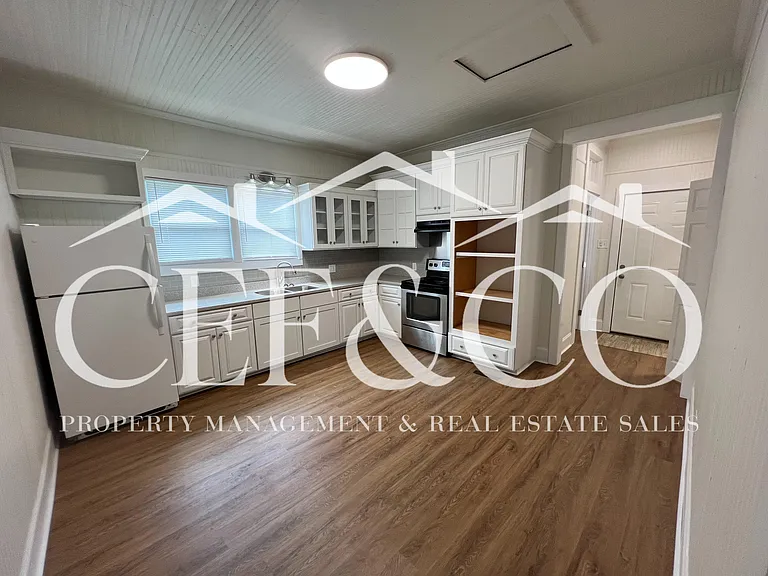 696 Maywood St — Photo 4