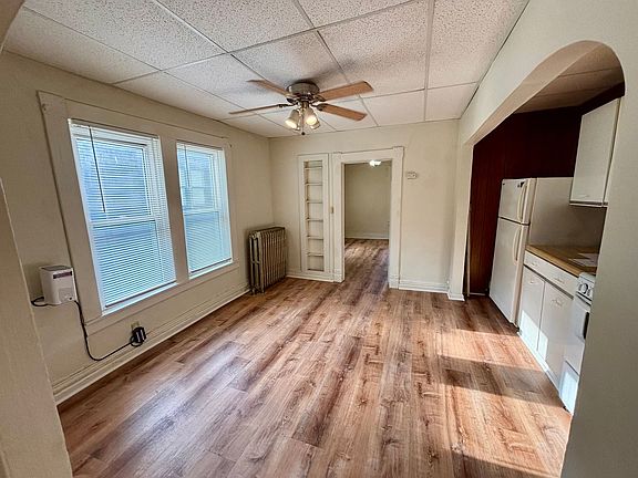 5th image of 1017 Laramie St APT 2