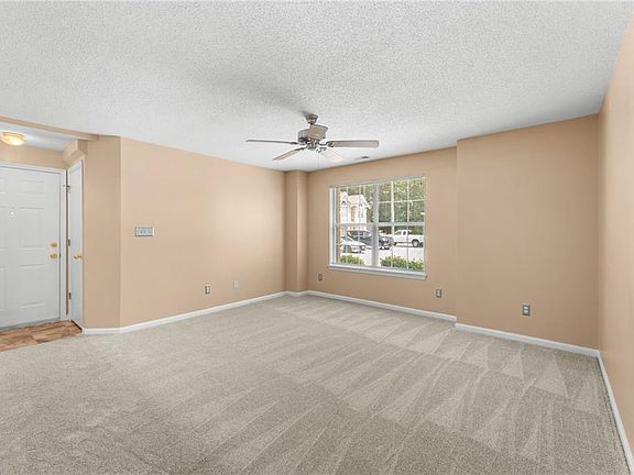 5th image of 315 Gainsborough Sq