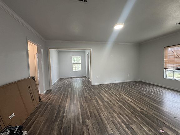 4th image of 150 S Parkway