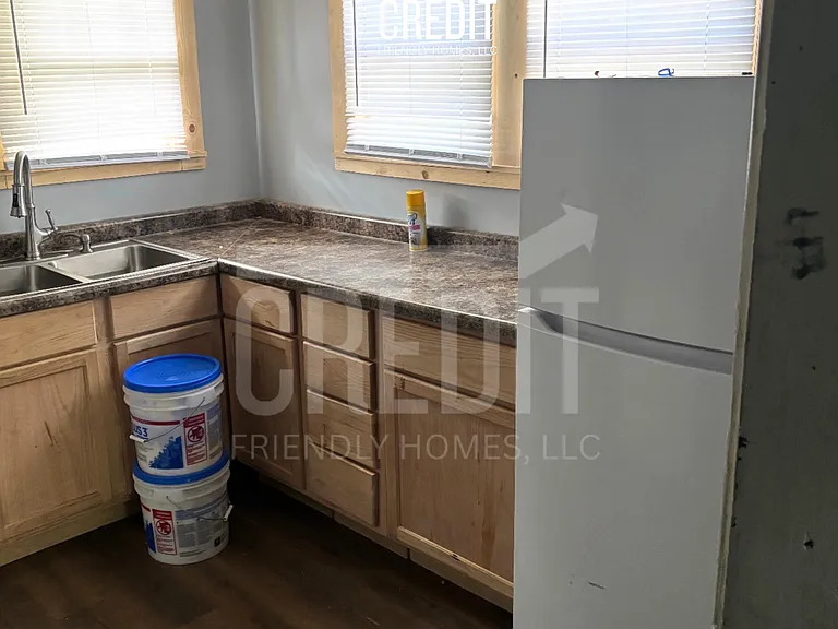 1365 E Walnut St — Photo 7