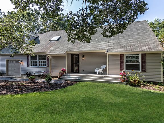4th image of 67 Trout Brook Lane Aquebogue