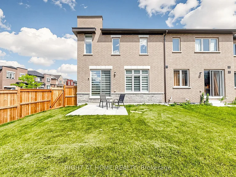 2046 Cameron Lott Cres — Photo 32
