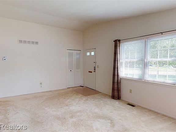 5th image of 19975 Seabrook Ct