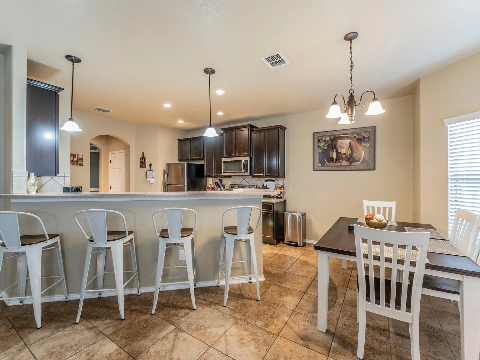 3 bed, 2.5 bath, 2023 sqft, $4,295 — Photo 3