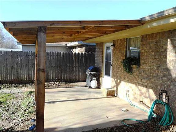 3rd image of 801 N Lawton