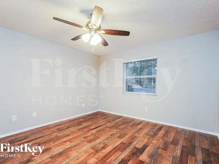 7207 Skipper Ct — Photo 8
