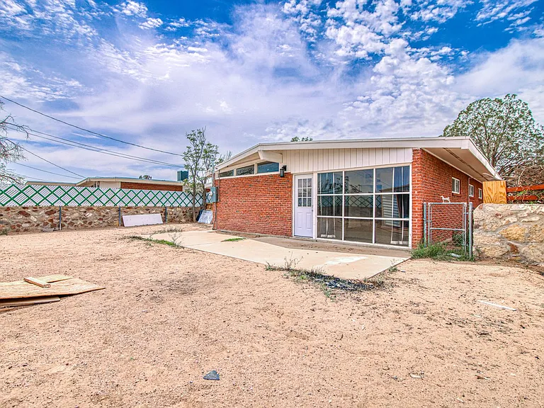 8818 Mount Elbert Dr — Photo 38