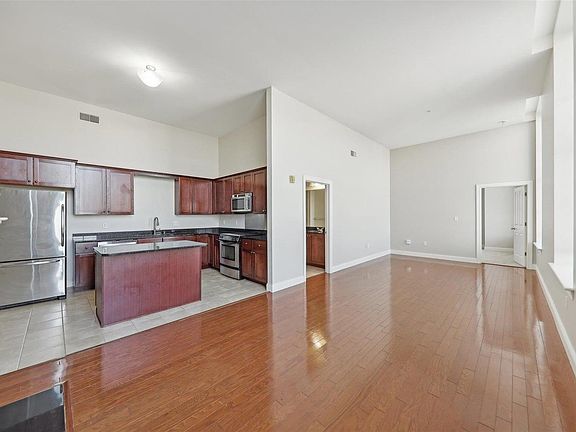 5th image of 1515 Lafayette Ave Unit 409