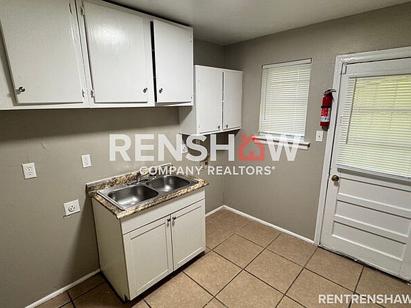 5th image of 220 Vernelle Ave