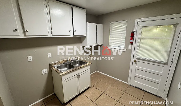 220 Vernelle Ave — Photo 5