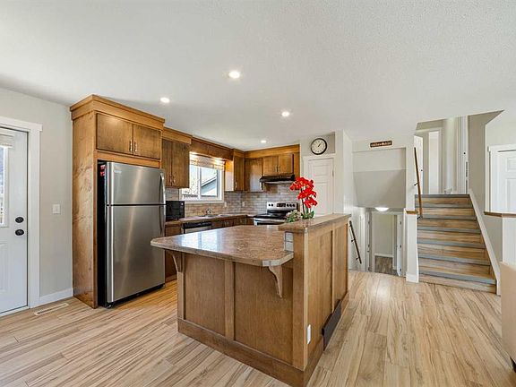 3rd image of 10 E Trent Rd W