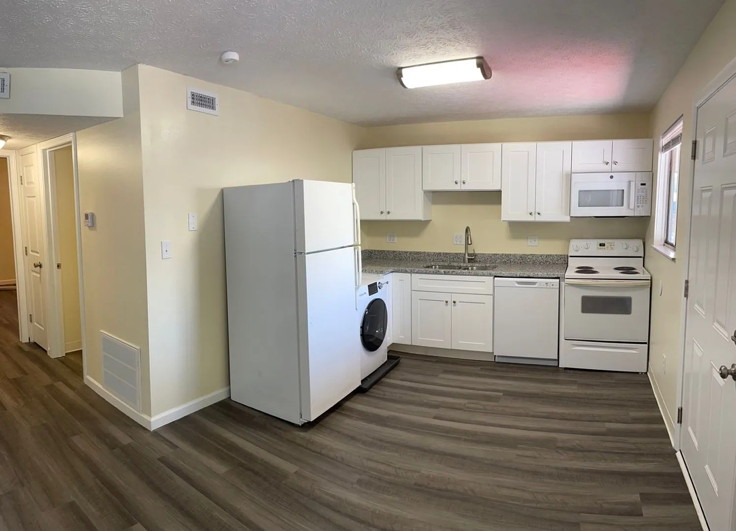 2 bedrooms, and 1 bathroom Apartment near OSU Campus — Photo 1