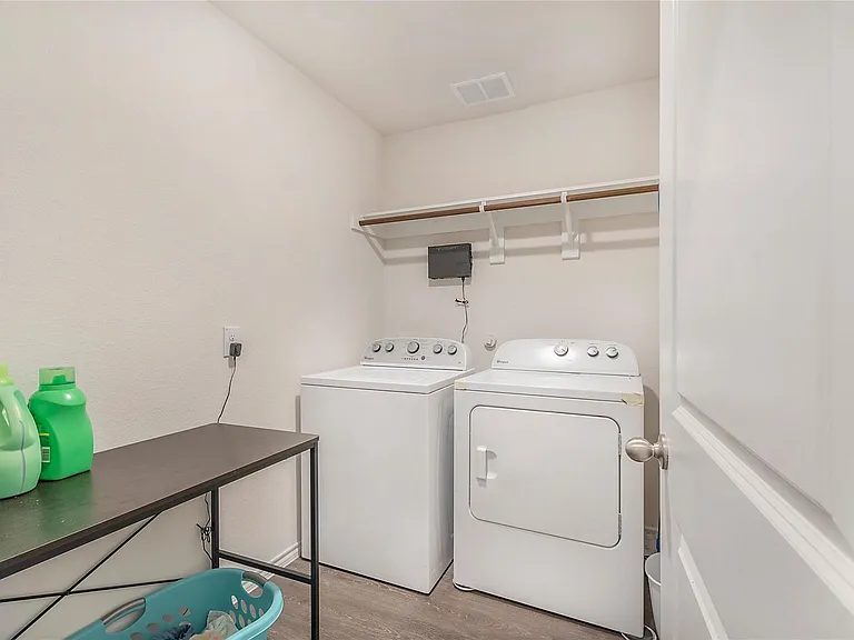 1404 Old Trail Rd — Photo 17