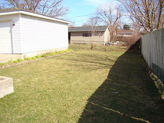 4th image of 1114 Greenvalley St
