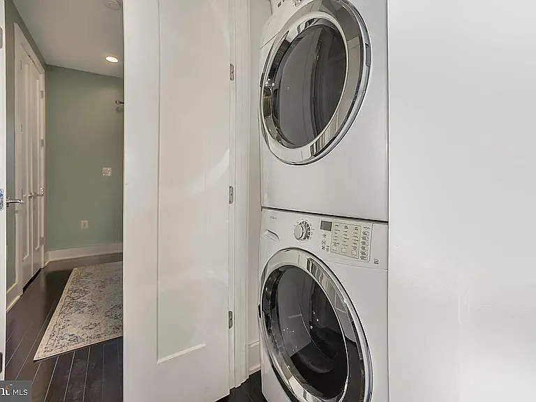 1030 Perry St NE — Photo 23