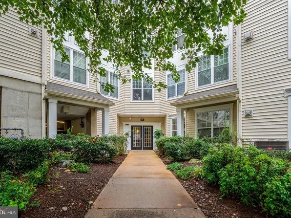 3851 Aristotle Ct #1-311, Fairfax, VA 22030